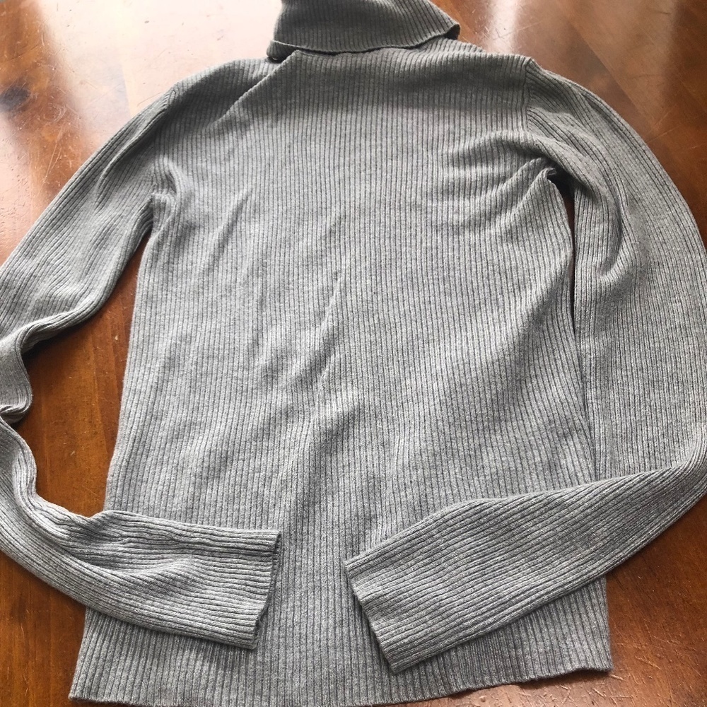 URBAN HERITAGE, size medium turtleneck ribbed shirt, new or like new